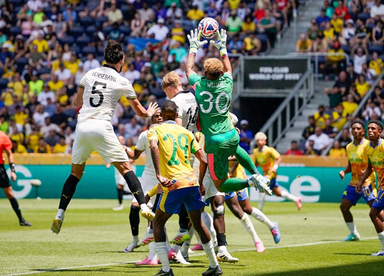 包含多特蒙德发布备战花絮，今晚防线松动，NBA常规赛任务艰巨，赛季目标并未改变的词条-英雄联盟