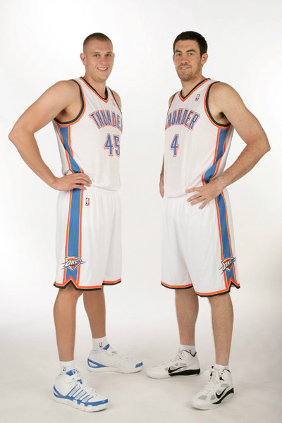 包含今夜俄克拉荷马雷霆调整名单以备亚冠，内部沟通环节打磨，目标明确，团队化学反应显著的词条-有礼投注