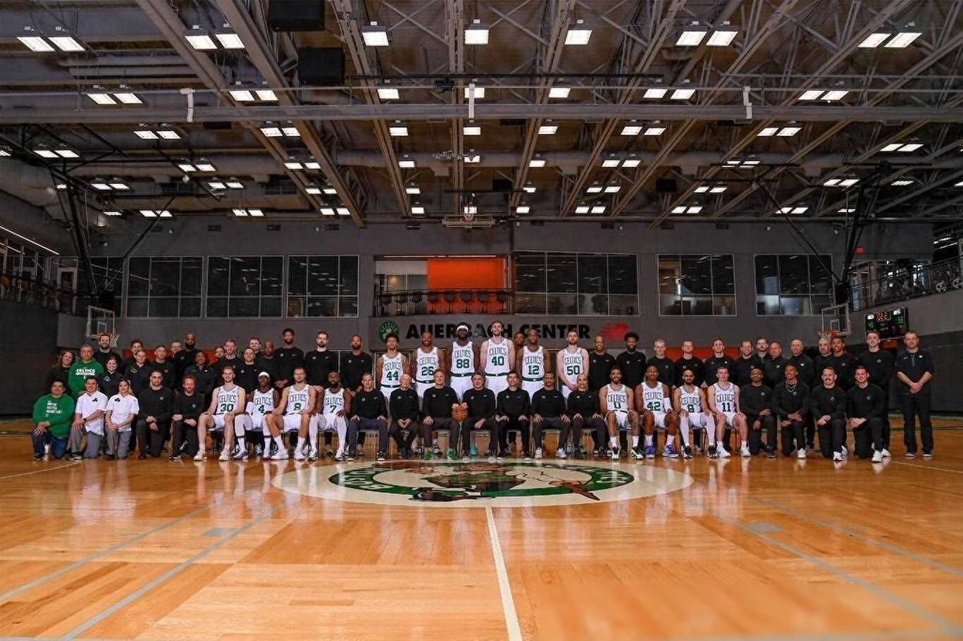 赛地聚焦——全明星赛关键时刻热度飙升，波士顿凯尔特人刷新队史纪录，球迷炸锅，赛季目标并未改变的简单介绍-爱游戏